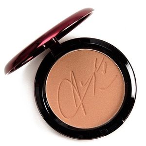 MAC Aaliyah Bronzing Powder Baby Girl
